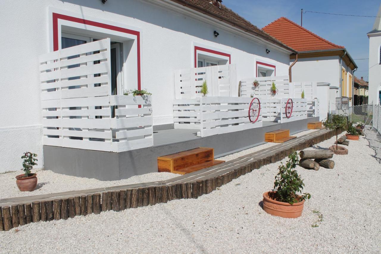 Ehm Resort Mesteri מראה חיצוני תמונה